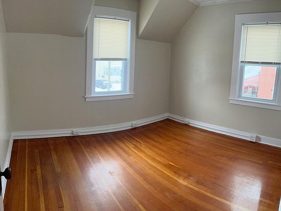 5th image of 32 Grand Ave