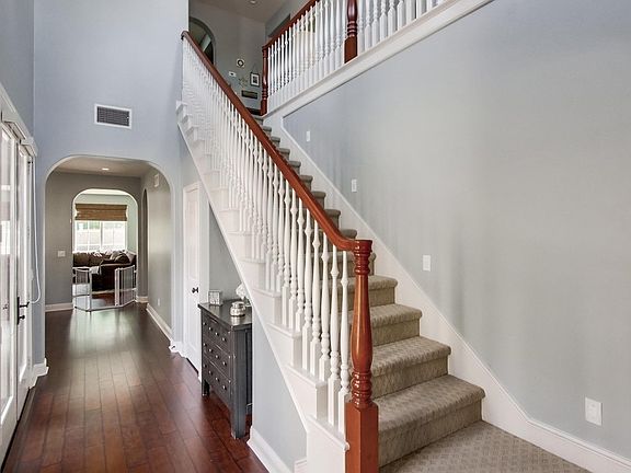 4th image of 8275 Parkside Cres