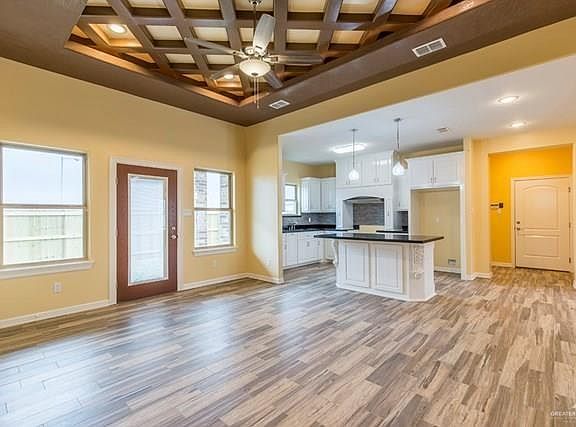 5th image of 1803 Windsor Dr