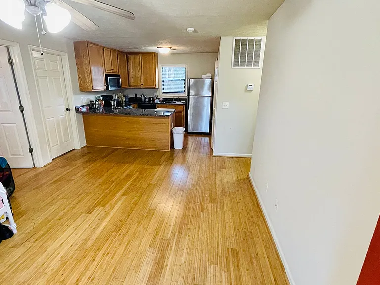 449 N Donahue Dr #C21 — Photo 2