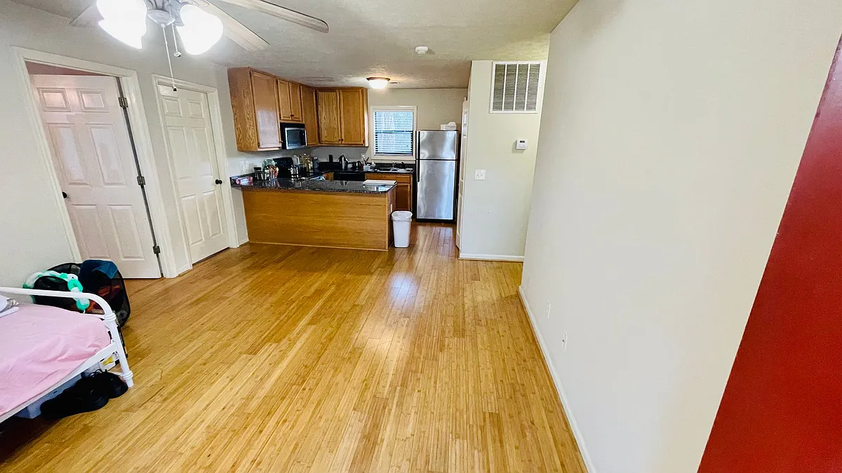 Building Photo - 449 N Donahue Dr #C21
