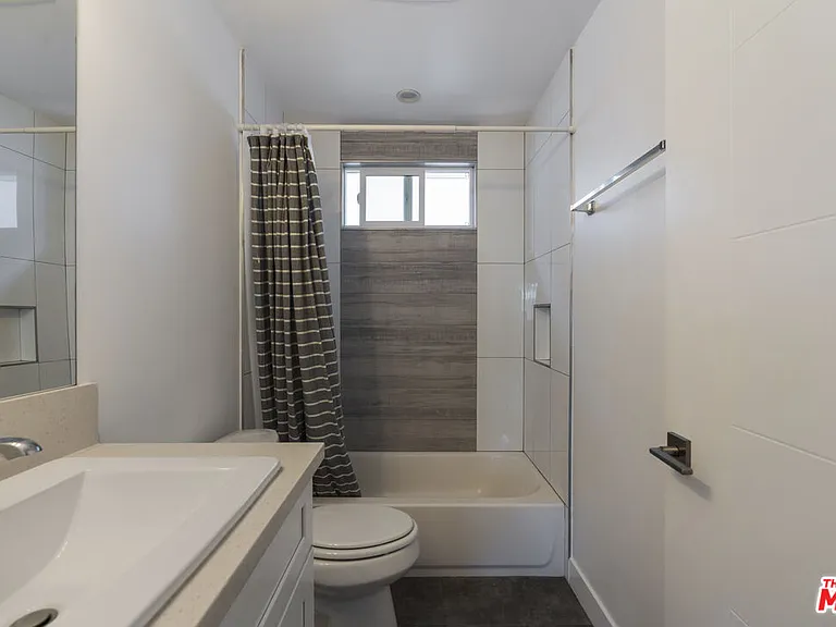 5645 1/2 Willowcrest Ave — Photo 13