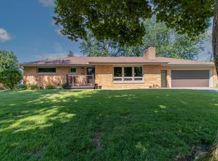 210 Ivanhoe Way, Bloomington, IL 61701