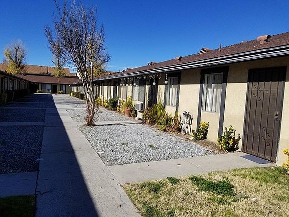 3rd image of 675 S San Jacinto St #12