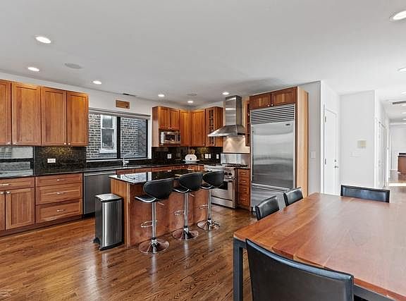 4th image of 1035 N Paulina St #3