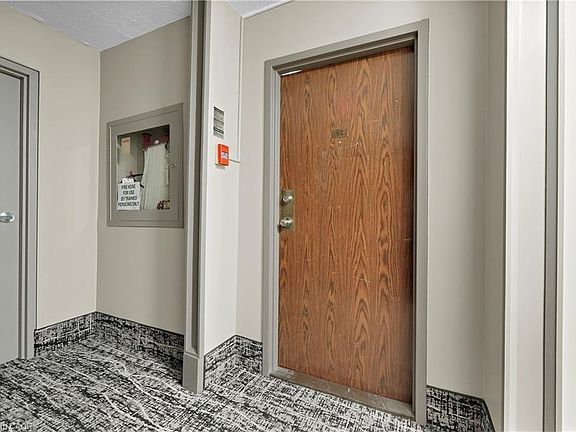 5th image of 25 Kensington Rd #1612