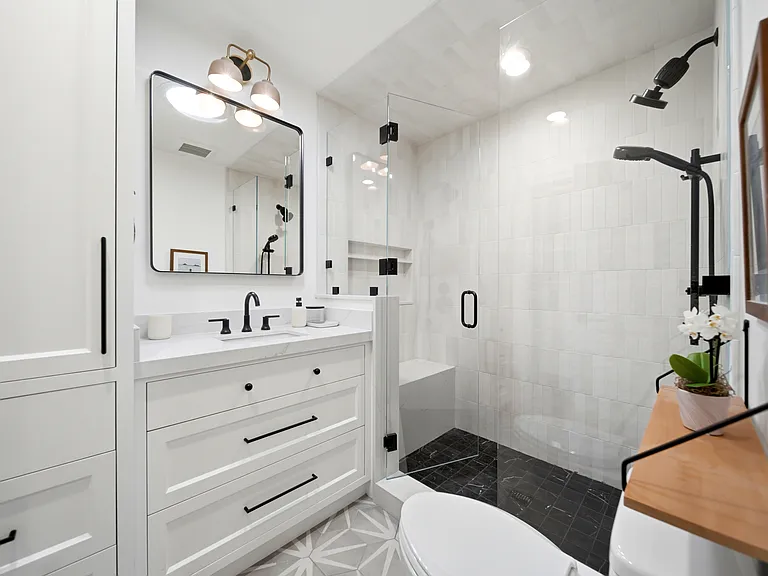 Second bedroom bath