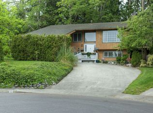 1121 E Beachview Pl, Bellingham, WA 98226