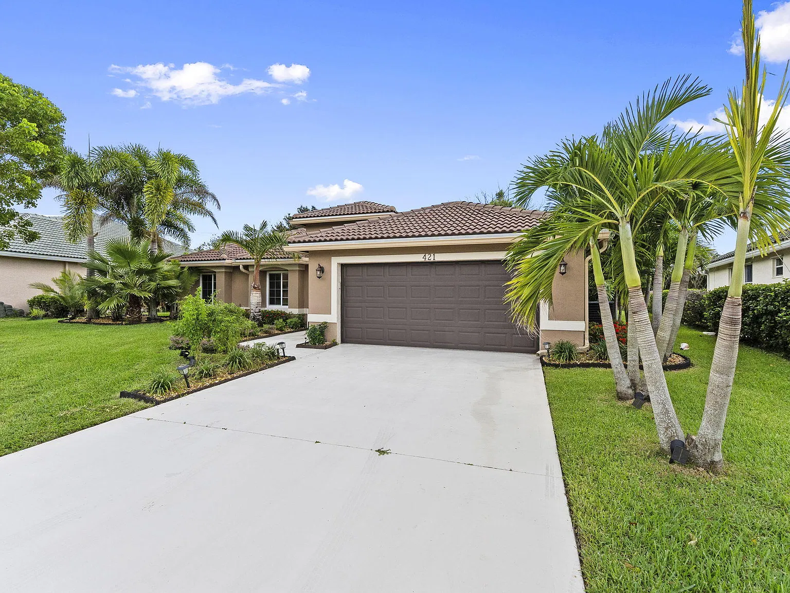 3 bed, 2.0 bath, 1799 sqft, $3,600 — Photo 2
