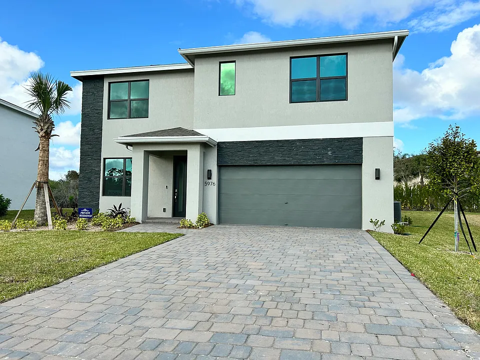 5976 SE Sky Blue Cir