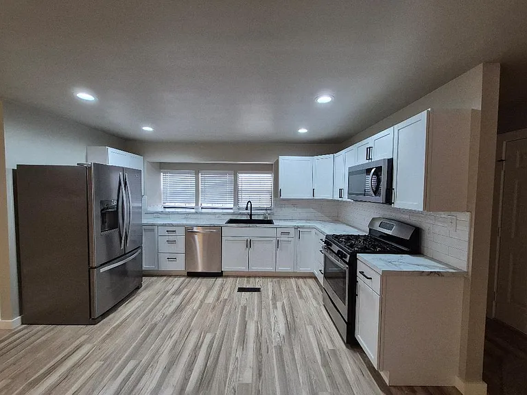 28020 E 17th St S — Photo 7