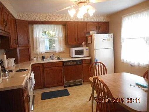 3rd image of 145 Garlow Dr