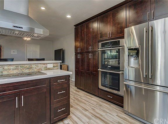 #2. REMODELED, DREAM KITCHEN with ELECTROLUX Appliances and KRAFTMAID Cabinets, no expense spared!.......