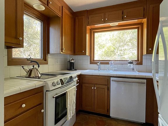 5th image of 310 Belvedere Ave #A