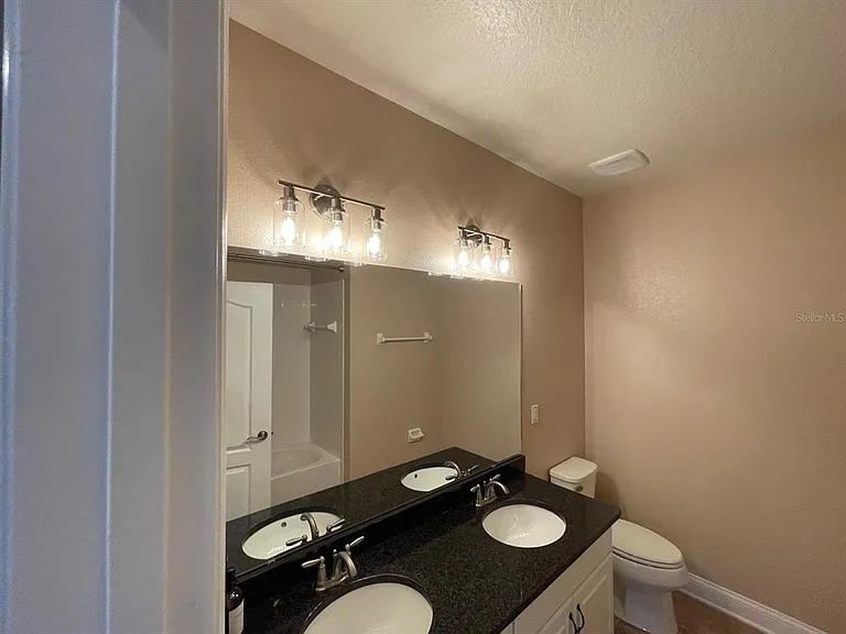 2745 Peony Dr — Photo 32