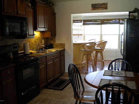 5th image of 14 Camellia Dr