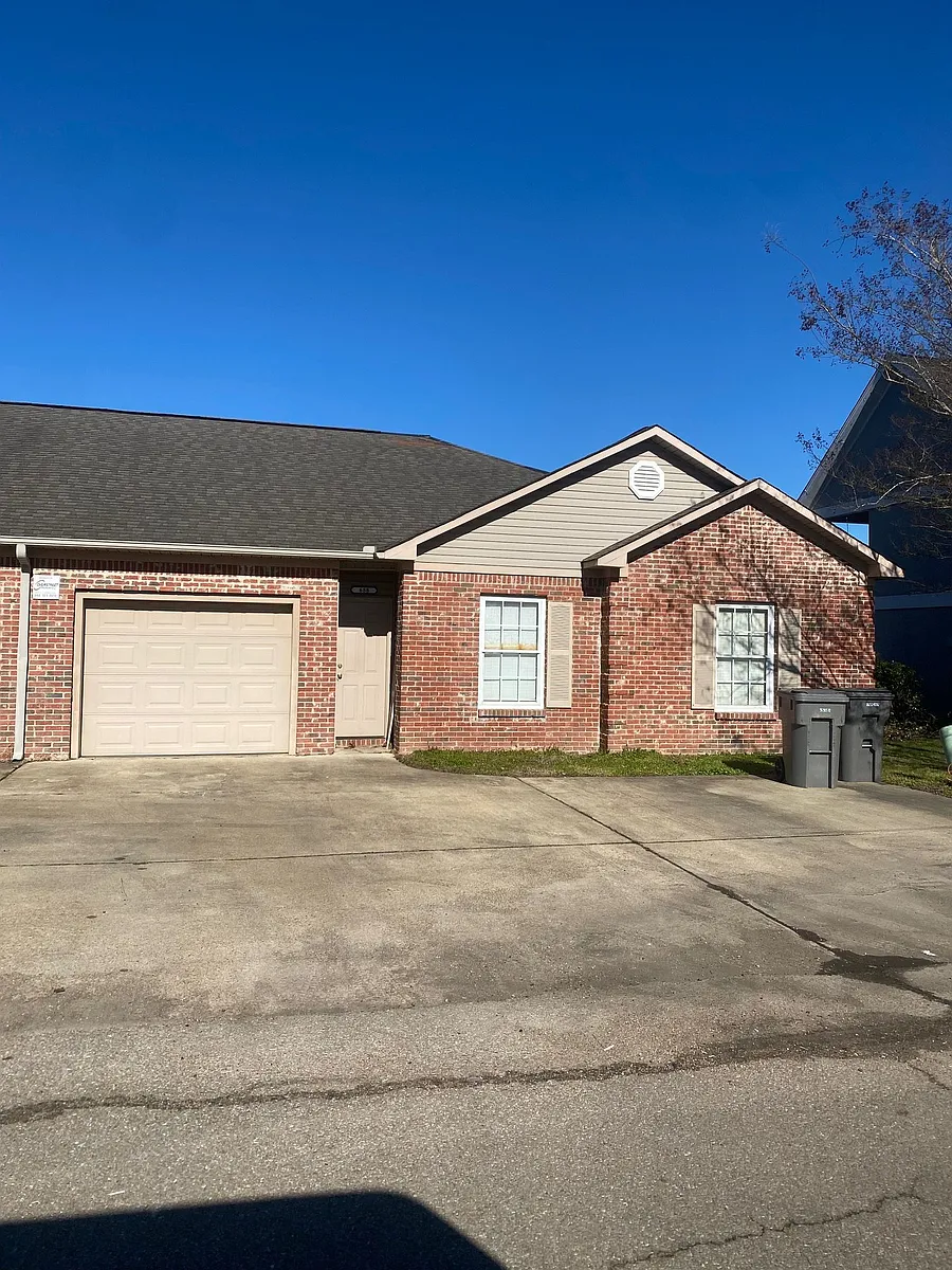 Building Photo - 688 Kirkcauldy Dr #688