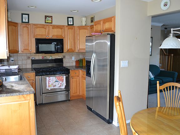 5th image of 2361 Mattituck Ave