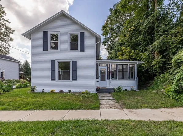 302 S Main St, Amherst, OH 44001