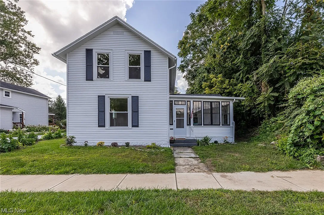 302 S Main St photo 1