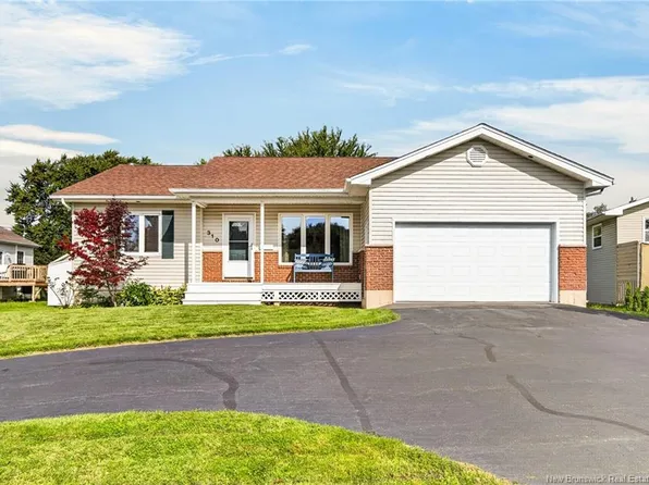310 Vanier St, Dieppe, NB E1A 5N2