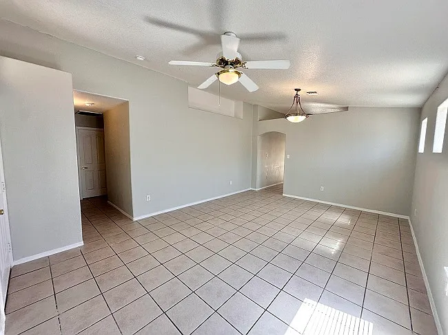 3 bed, 1232 sqft, $1,595 — Photo 2