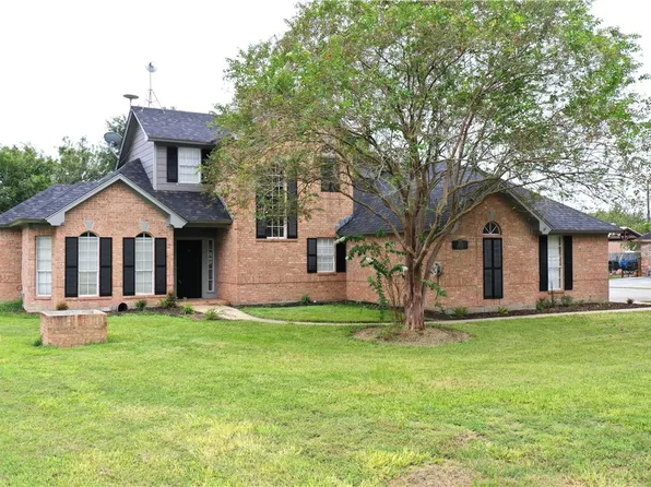 305 Basswood St, Victoria, TX 77904