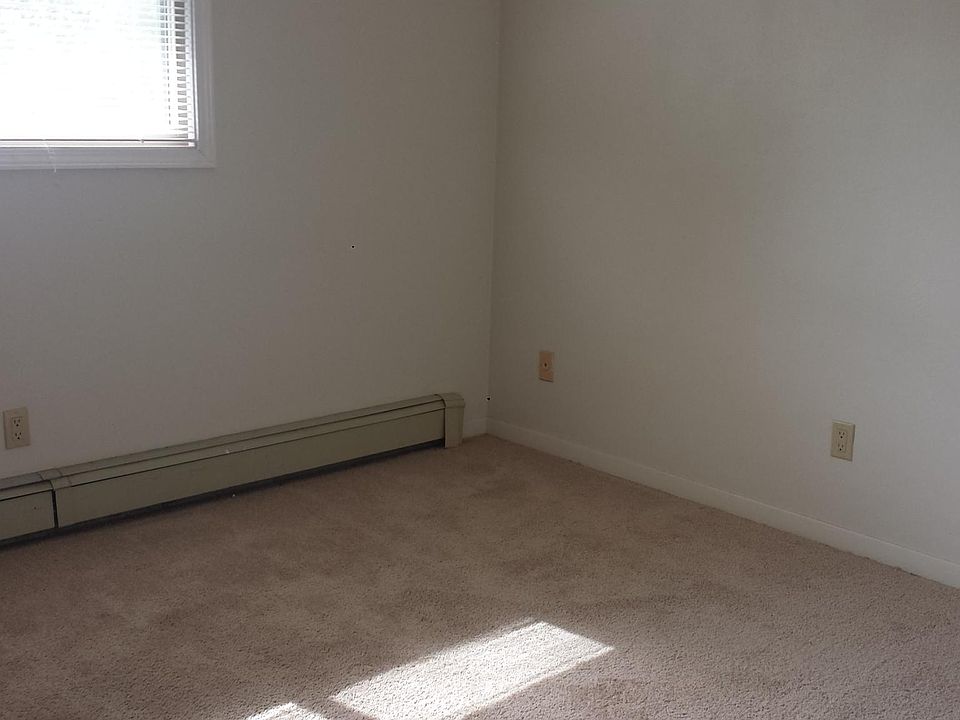 2nd image of 916 20th Avenue Pl
