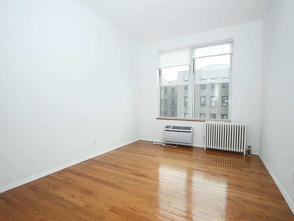2nd image of 2901 21st Ave APT 1R