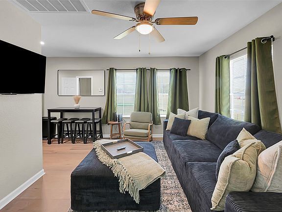 4th image of 924 Gurley Ln