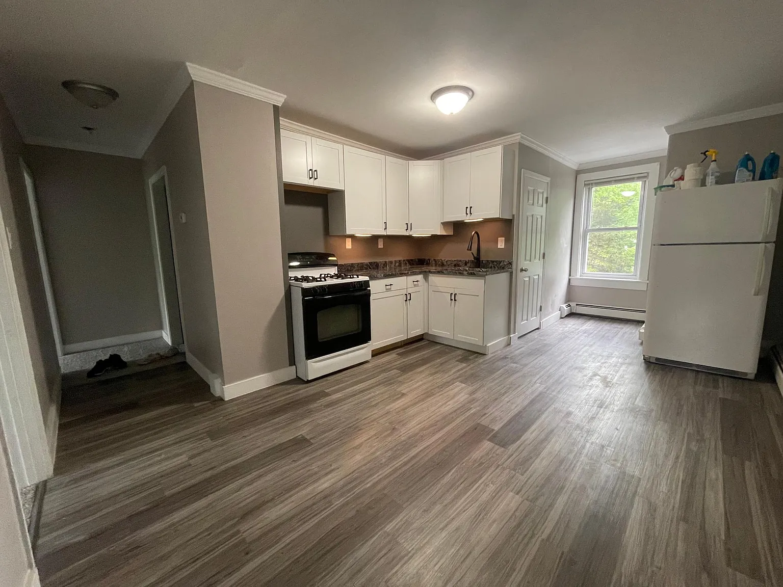 3 bed, $2,250 — Photo 2