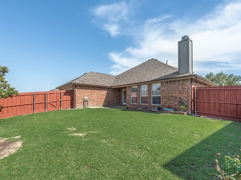 3806 Palace Pl — Photo 16