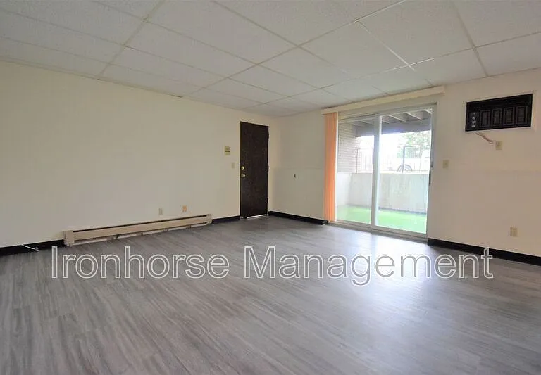 801 W Villard St #30 — Photo 4