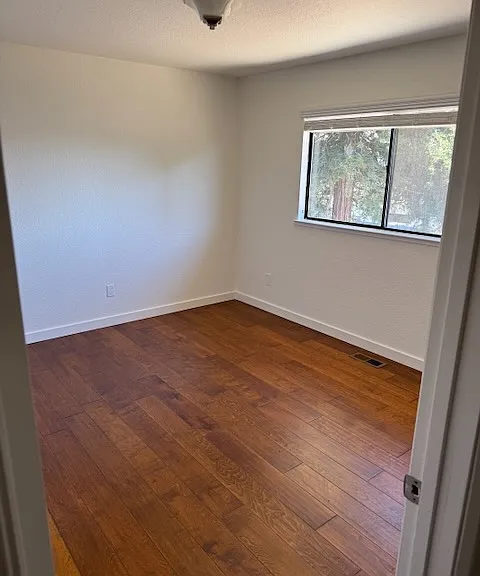 Master bedroom (2nd floor)