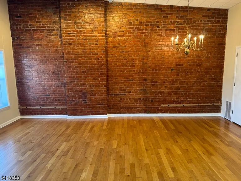 121 E Broad St #B — Photo 8
