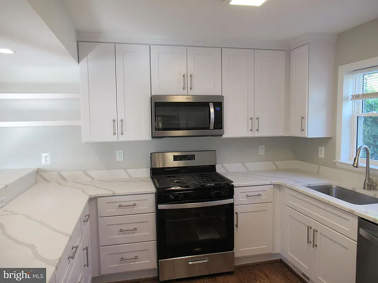 2142 N Stafford St #1 — Photo 10