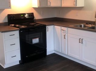 215 W 1st St #2, Phoenix, OR 97535