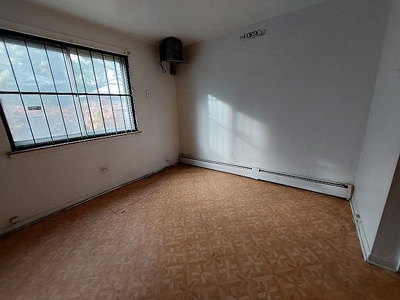3rd image of 8019 S Union Ave #E
