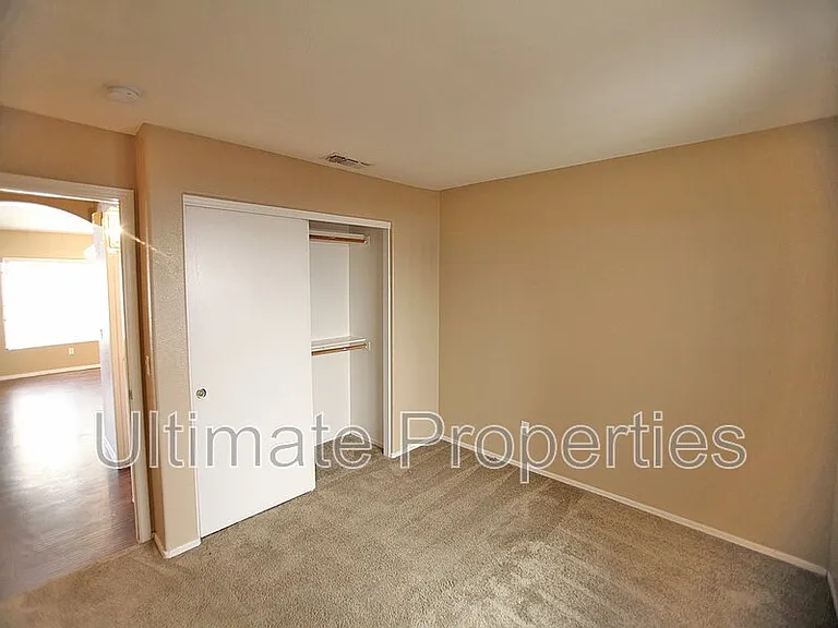 8570 W Rue De Lamour — Photo 15