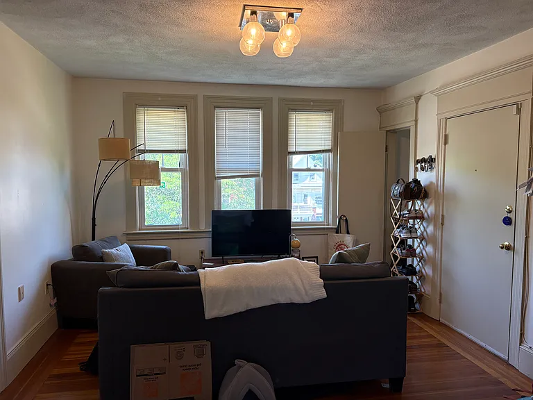 146 Irving Ave #2 — Photo 5