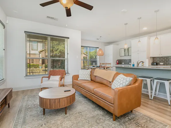 1001 Brook Forest Ln, Euless, TX 76039