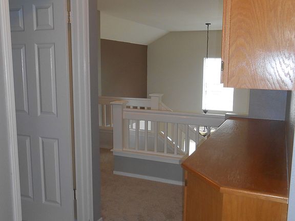 3rd image of 713 Mount Vernon Way
