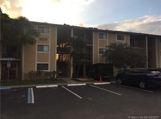 300 Palm Cir E #102, Pembroke Pines, FL 33025