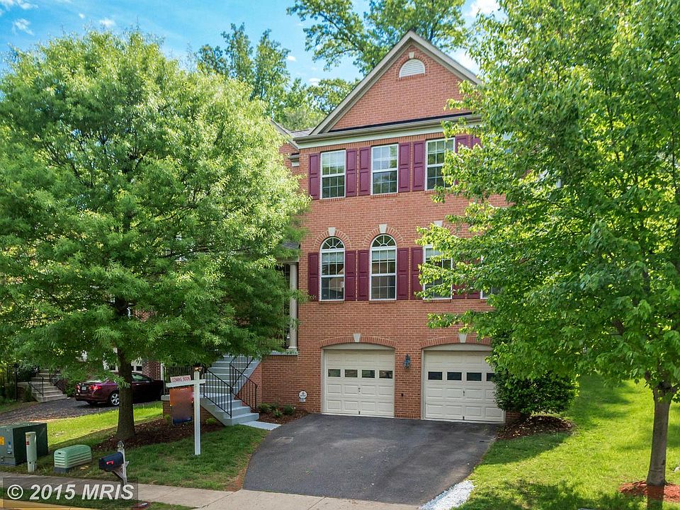 1st image of 8907 Garden Gate Dr