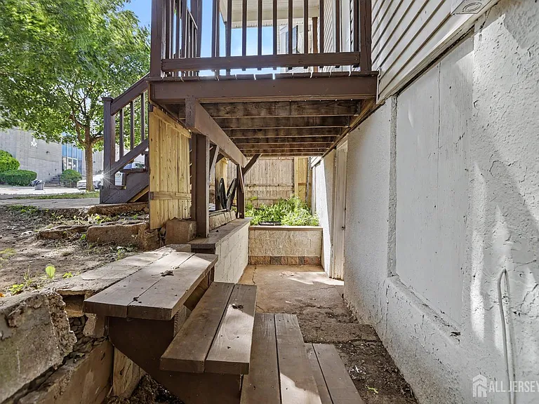 181 Hale St — Photo 26