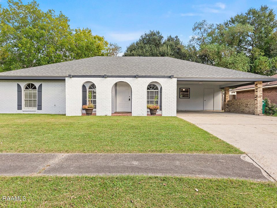 1st image of 216 Saint Nicholas Dr