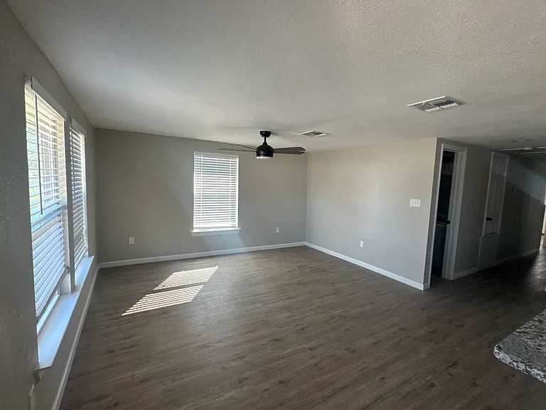 1128 Texas St — Photo 5