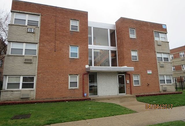 1st image of 2405 W Balmoral Ave APT 2b