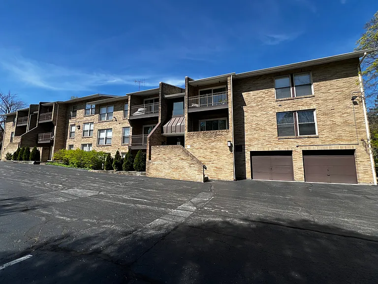 2905 Linwood Ave #16 — Photo 11