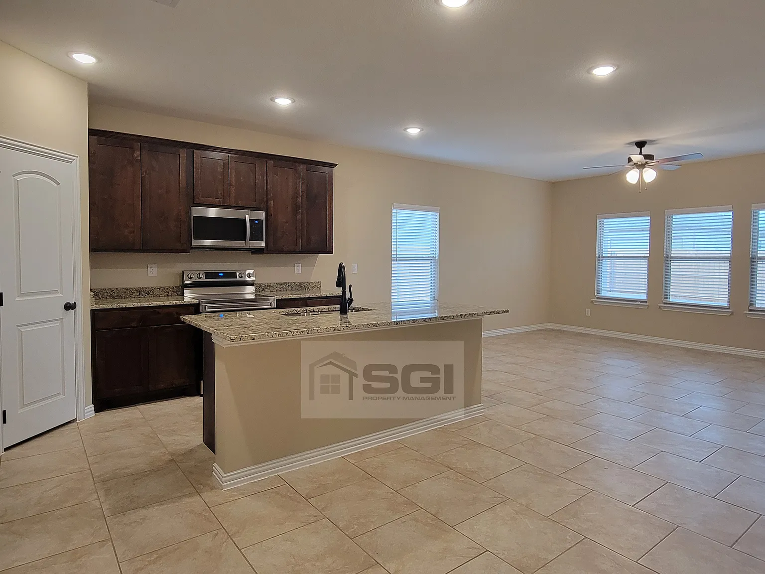 3 bedroom home in Greenville — Photo 3
